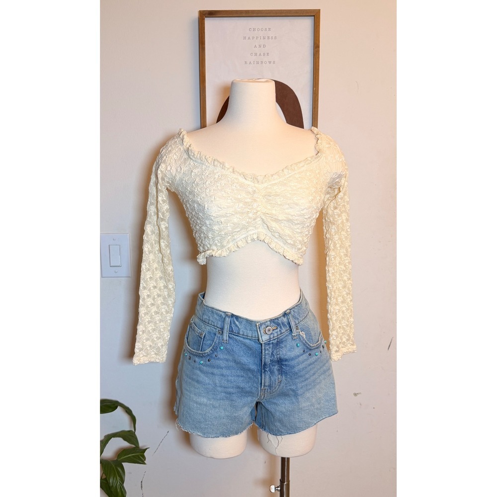 Privy Crop Top Womens Size Medium Cream Lace Long Sleeve Ruched Ruffle PT40764N